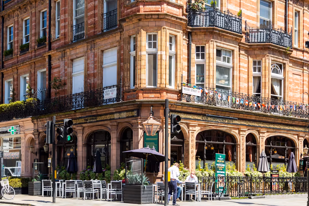 Best Coffee Shops in Mayfair for a First Date article image